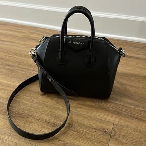 Givency Antigona small leather handbag